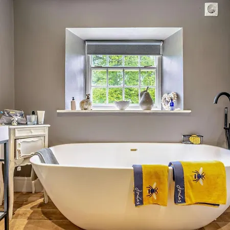 Holiday home 1 Bed In Richmond Oc-94752 *